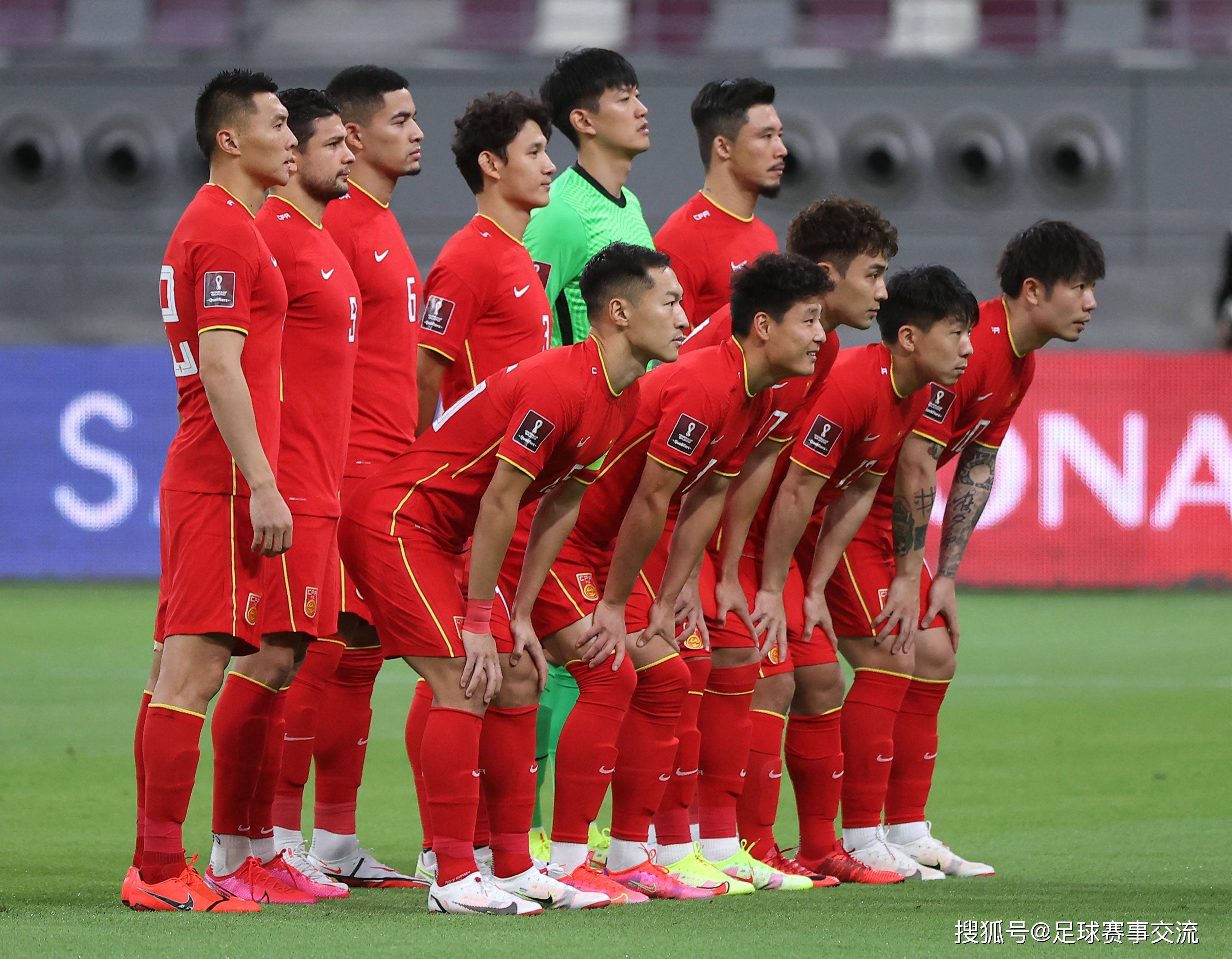 关于国内足球赛事激烈角逐，彰显实力的信息