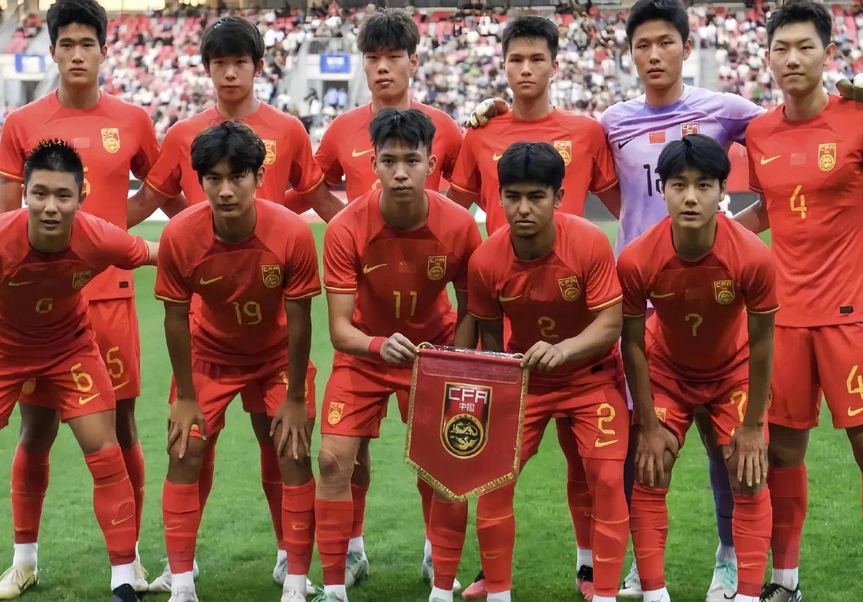 关于国内足球赛事激烈角逐，彰显实力的信息